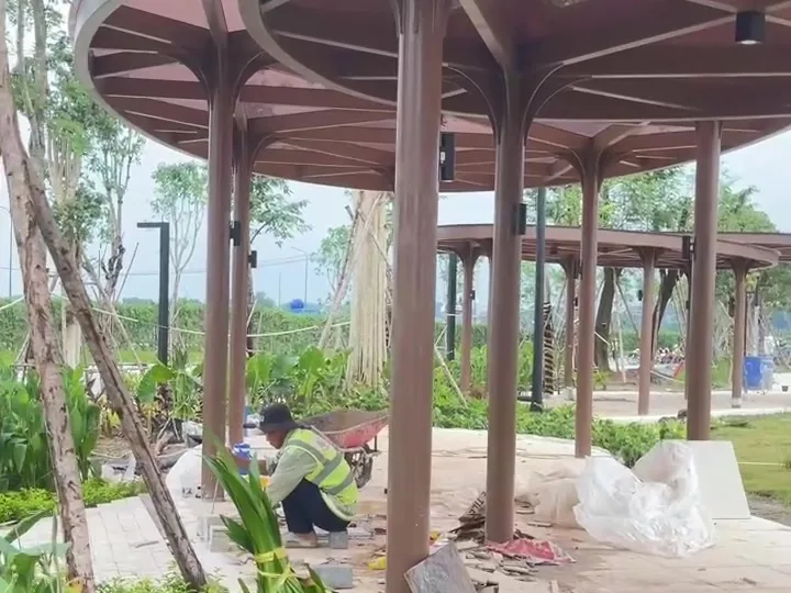 Nhà mát mái vòm trong công viên One Era đang hoàn thiện